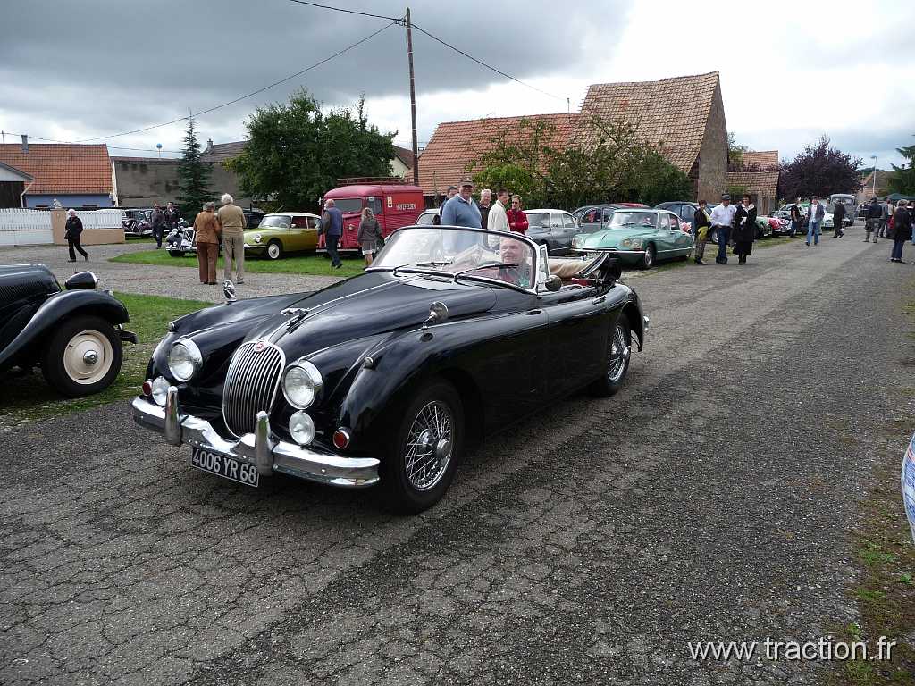 2013_Rustenhart (83).JPG - 06/10/2013 - 68740 RUSTENHART 33ème Randonnée Internationale des Vendanges - Promenade en Jaguar XK 140 cabriolet de Frédéric